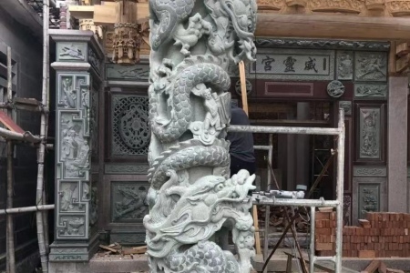 石雕龙柱