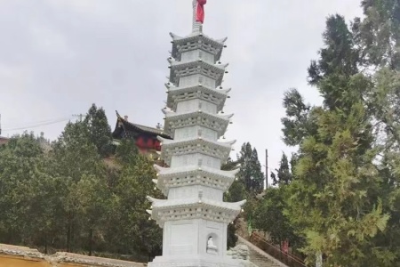 石雕佛塔