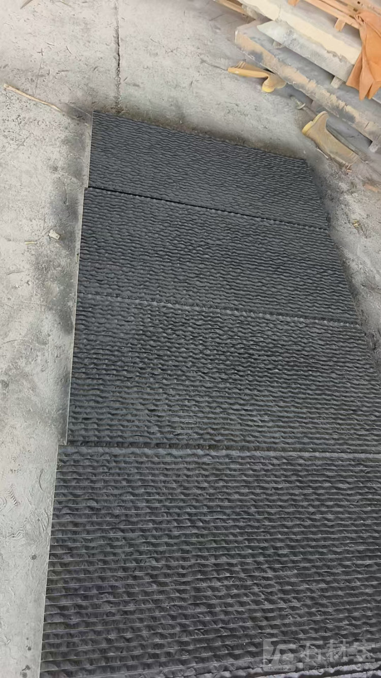 中国黑流水面