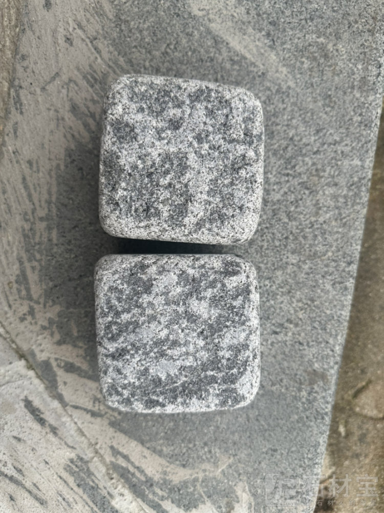 芝麻黑654马蹄石滚石