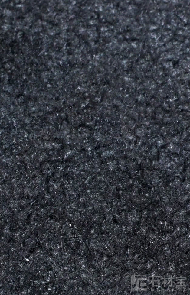 青格里黑皮革面