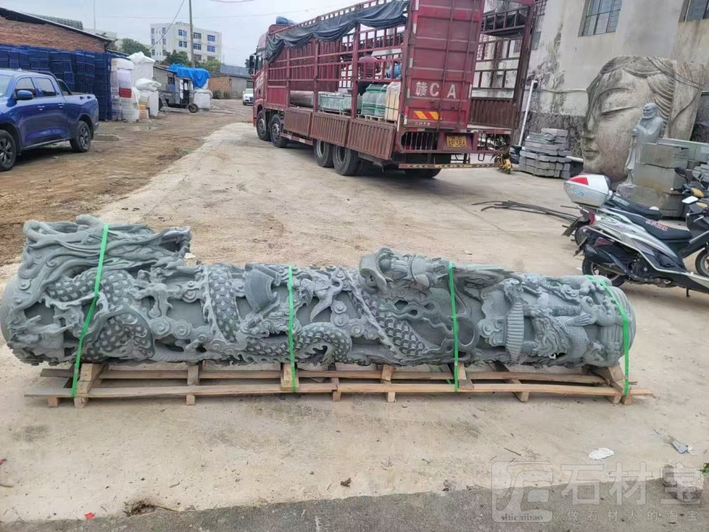 龙纹柱