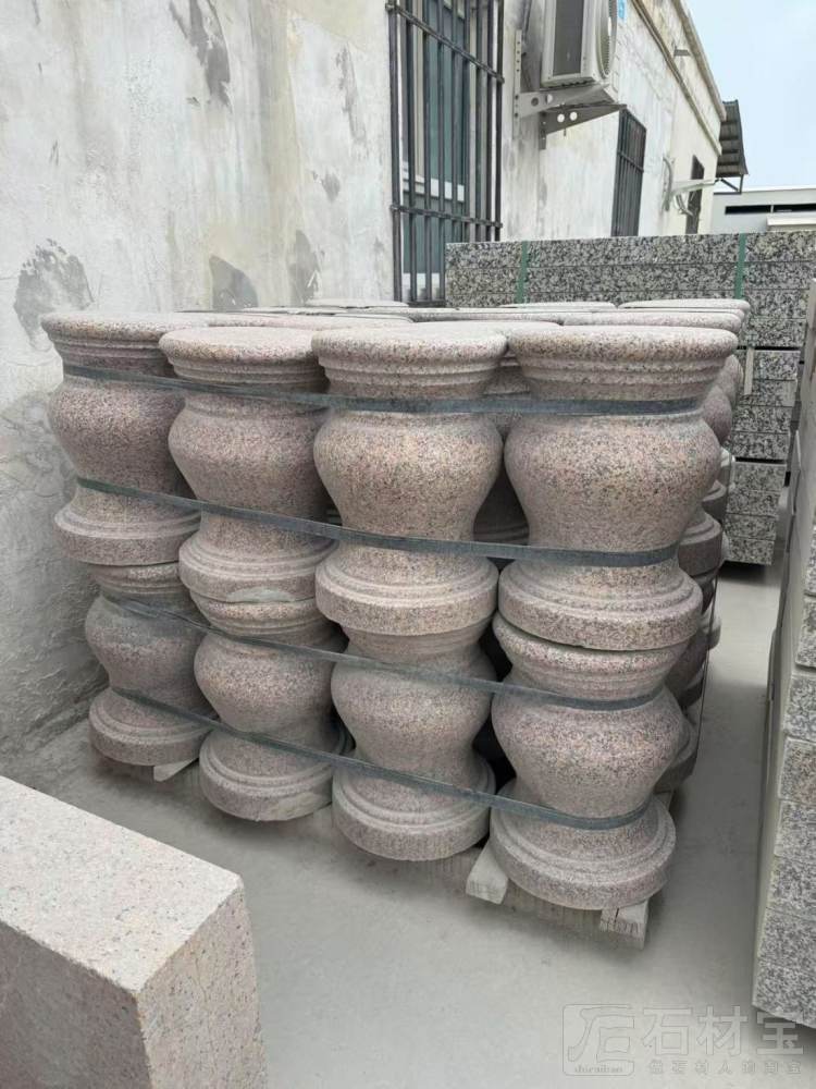 凳子