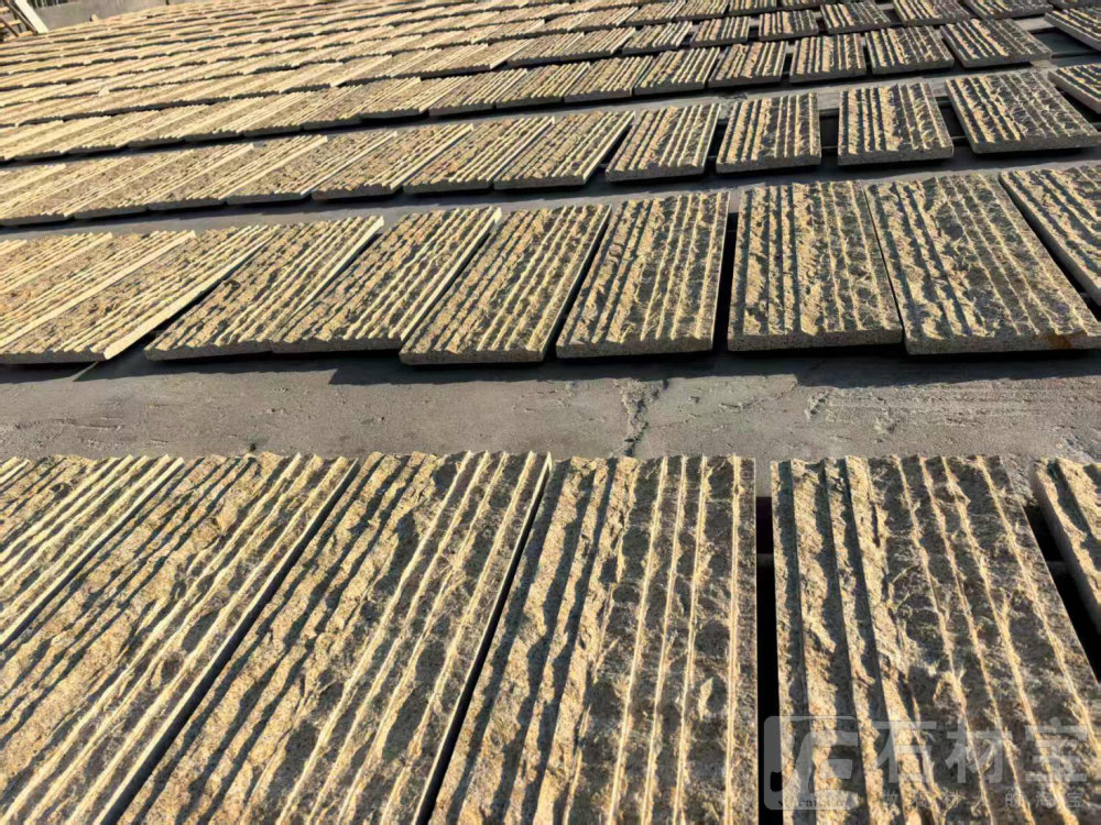 黄锈石流水面