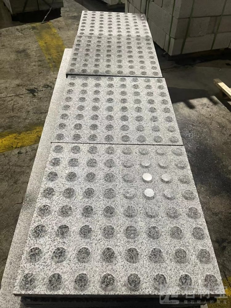 盲道石