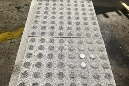盲道石
