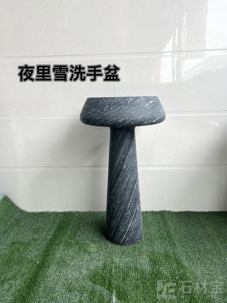 夜里雪洗手台