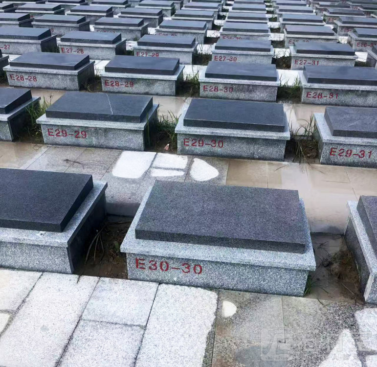 烈士墓碑