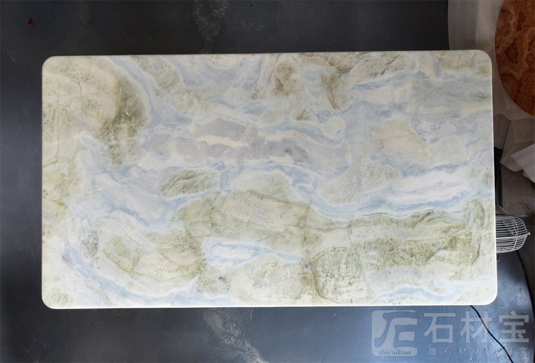 冷翡翠餐桌