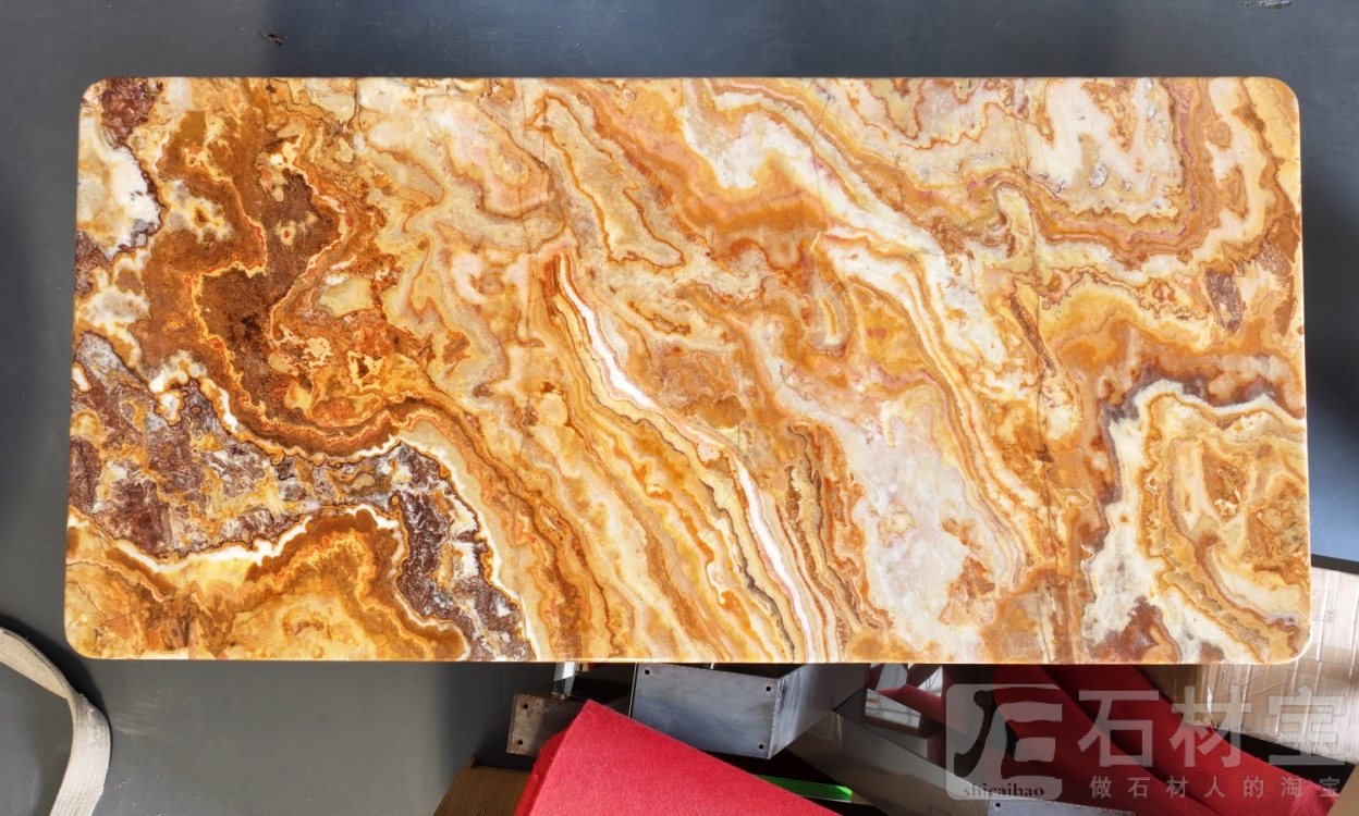 黄玉餐桌