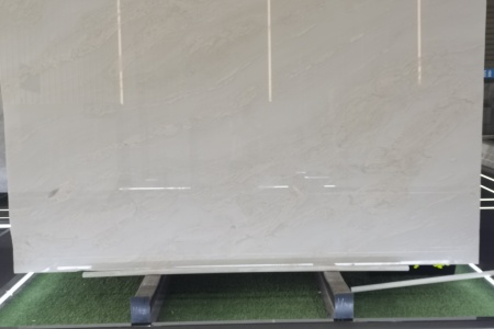 皇家白玉芬迪白上新
