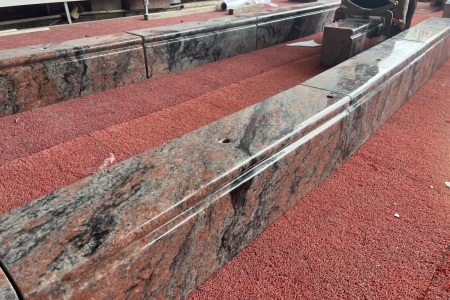 三峡红(幻彩红)树围石