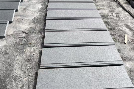 章丘黑楼梯踏步