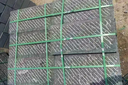 青石錾道面