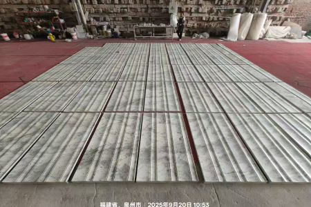 河流白