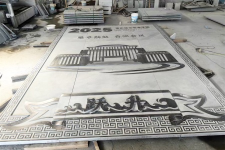 芝麻黑标志性地雕