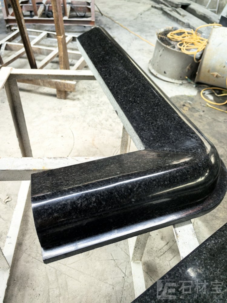 玄武黑，芬迪黑