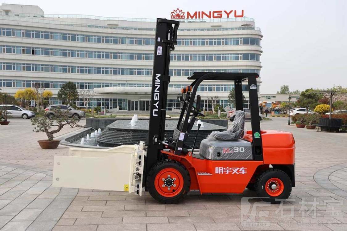 新款内燃抱夹式叉车