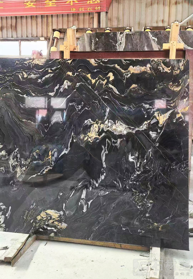 天川金(意大利)