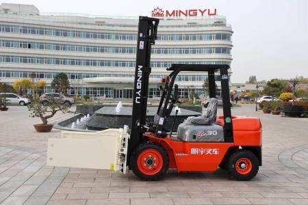 新款内燃抱夹式叉车