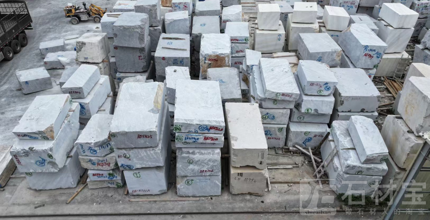 喜马拉雅灰荒料堆场