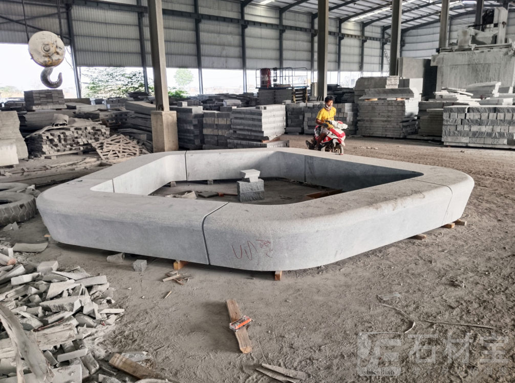 柬埔寨黑公园坐凳