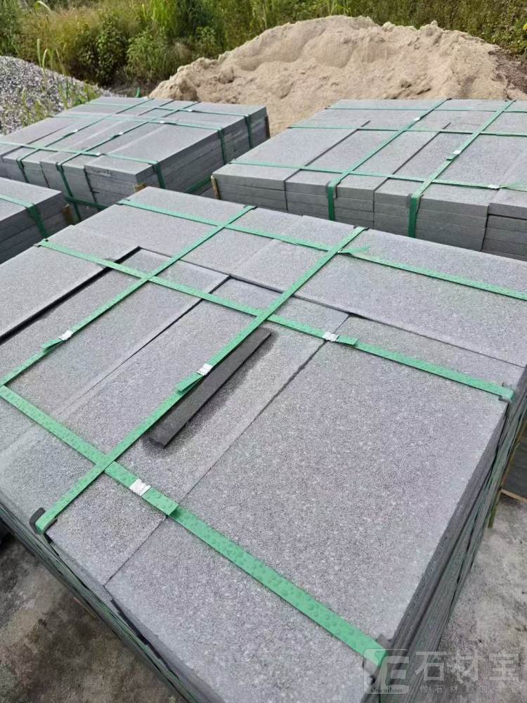 柬埔寨黑地铺石