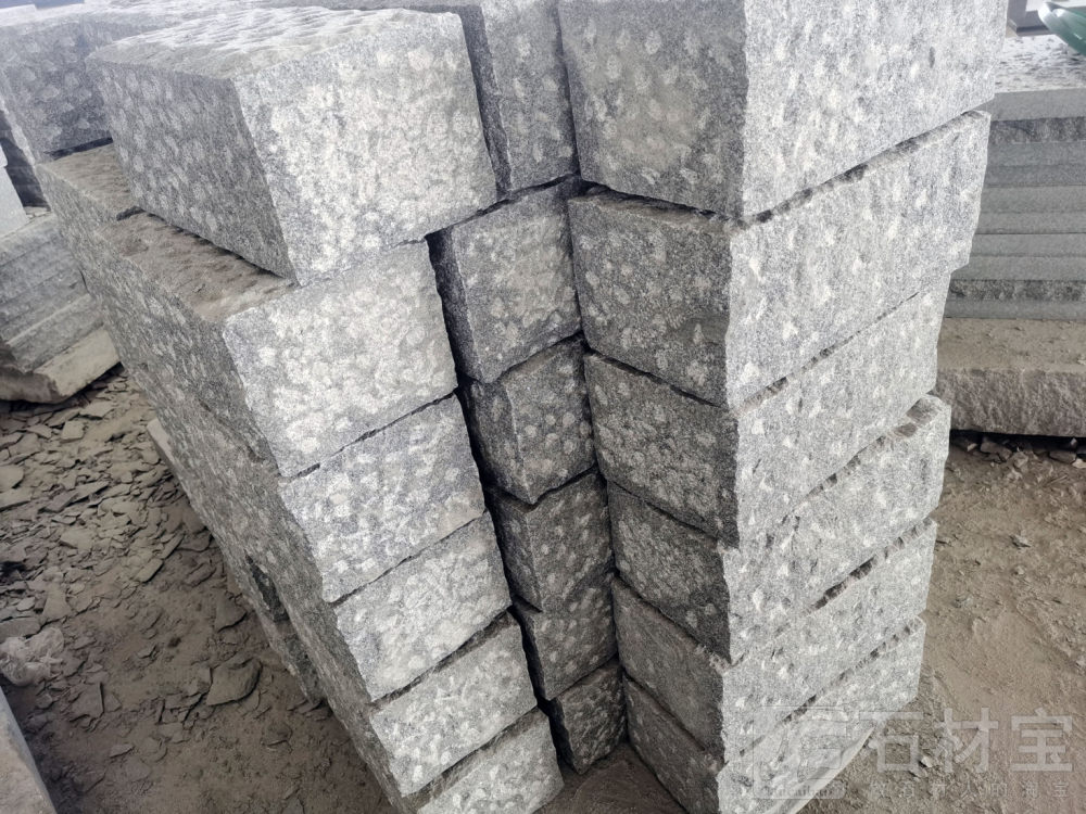 柬埔寨黑垒墙石