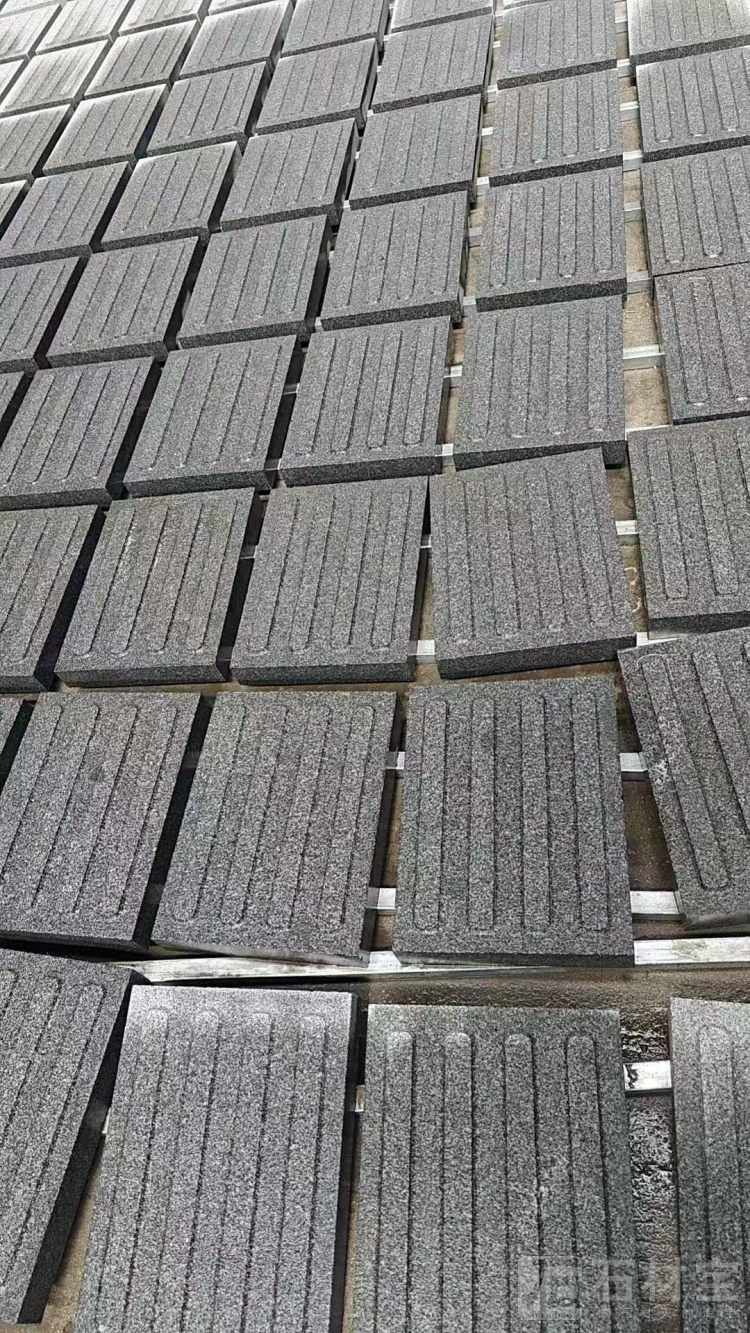 柬埔寨黑盲道石