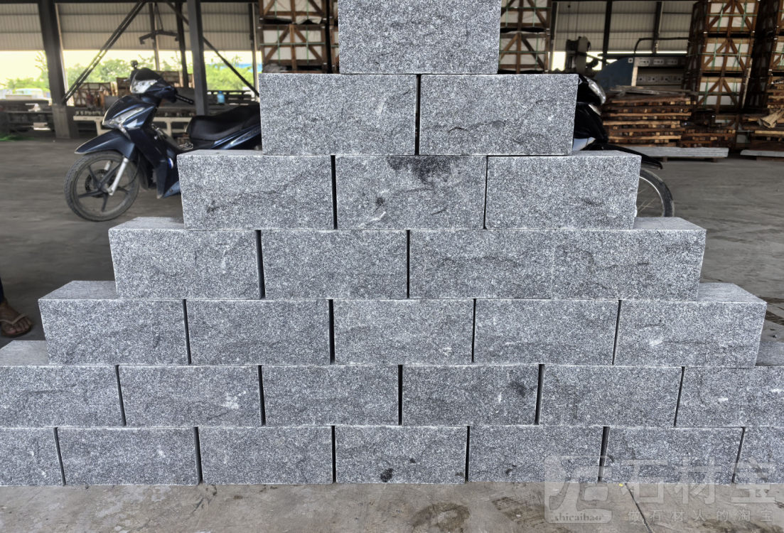 柬埔寨黑垒墙石