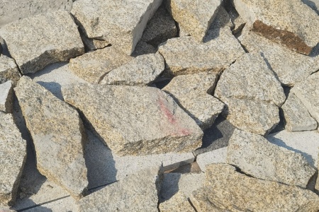 黄锈石不规则自然面景墙石