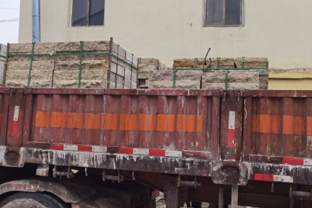 黄锈石自然面压顶石