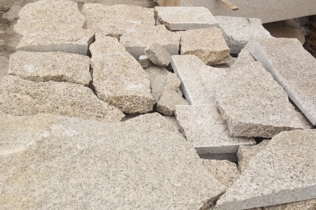 锈黄色花岗岩自然面碎拼石