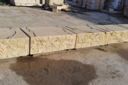 黄锈石自然面整石坐凳