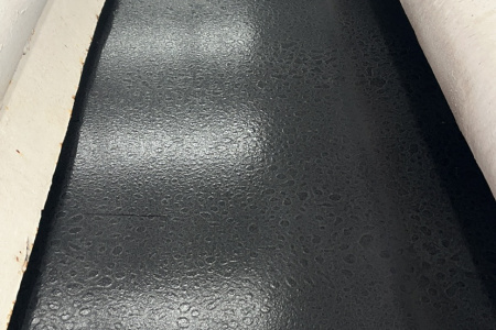 墨玉黑，皮革面