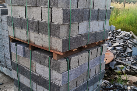 柬埔寨黑垒墙石