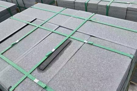 柬埔寨黑地铺石