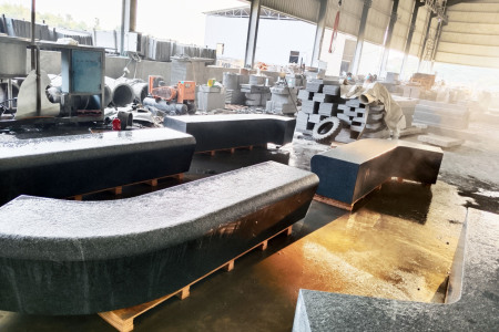 柬埔寨黑公园坐凳