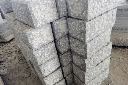 柬埔寨黑垒墙石