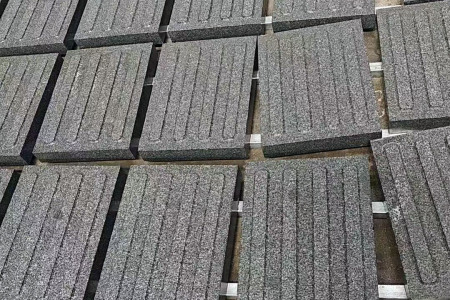 柬埔寨黑盲道石