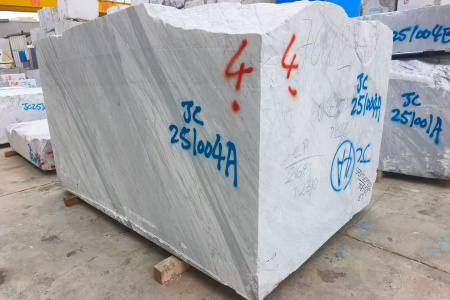 细纹雪花白荒料