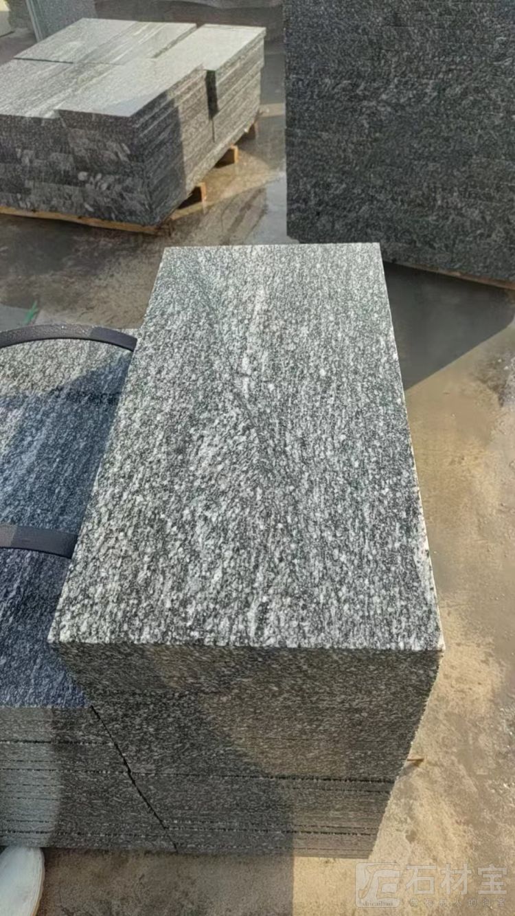 夜里雪（山水岩）