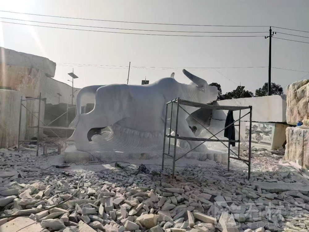 汉白玉的大型雕塑