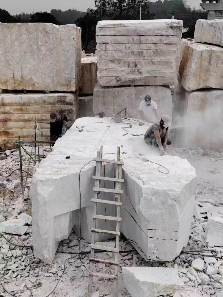 汉白玉的大型雕塑