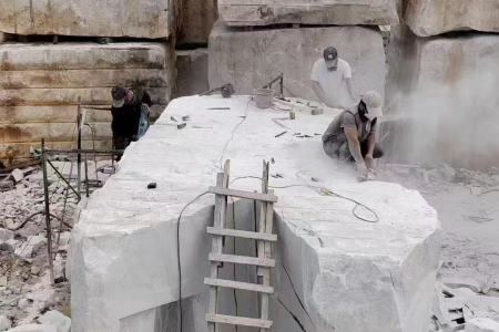 汉白玉的大型雕塑