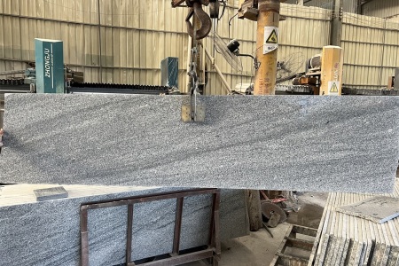 新西兰灰/山水石(浅色斜飘纹)1号矿光面