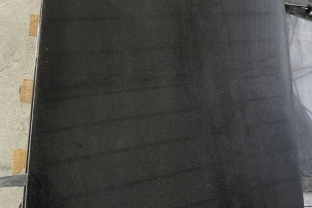 G633芝麻灰染黑板可代替中国黑石材蒙古黑石材