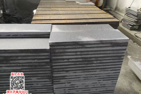 G633英山灰石材芝麻灰烧面广场地铺石