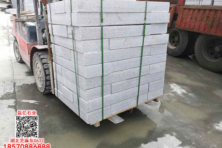 罗田芝麻灰花岗岩条石路沿石路边石