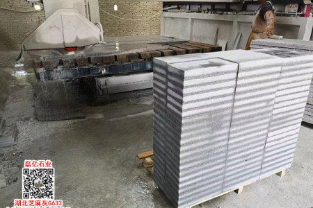 芝麻灰烧面板材切割现场G633工厂批发